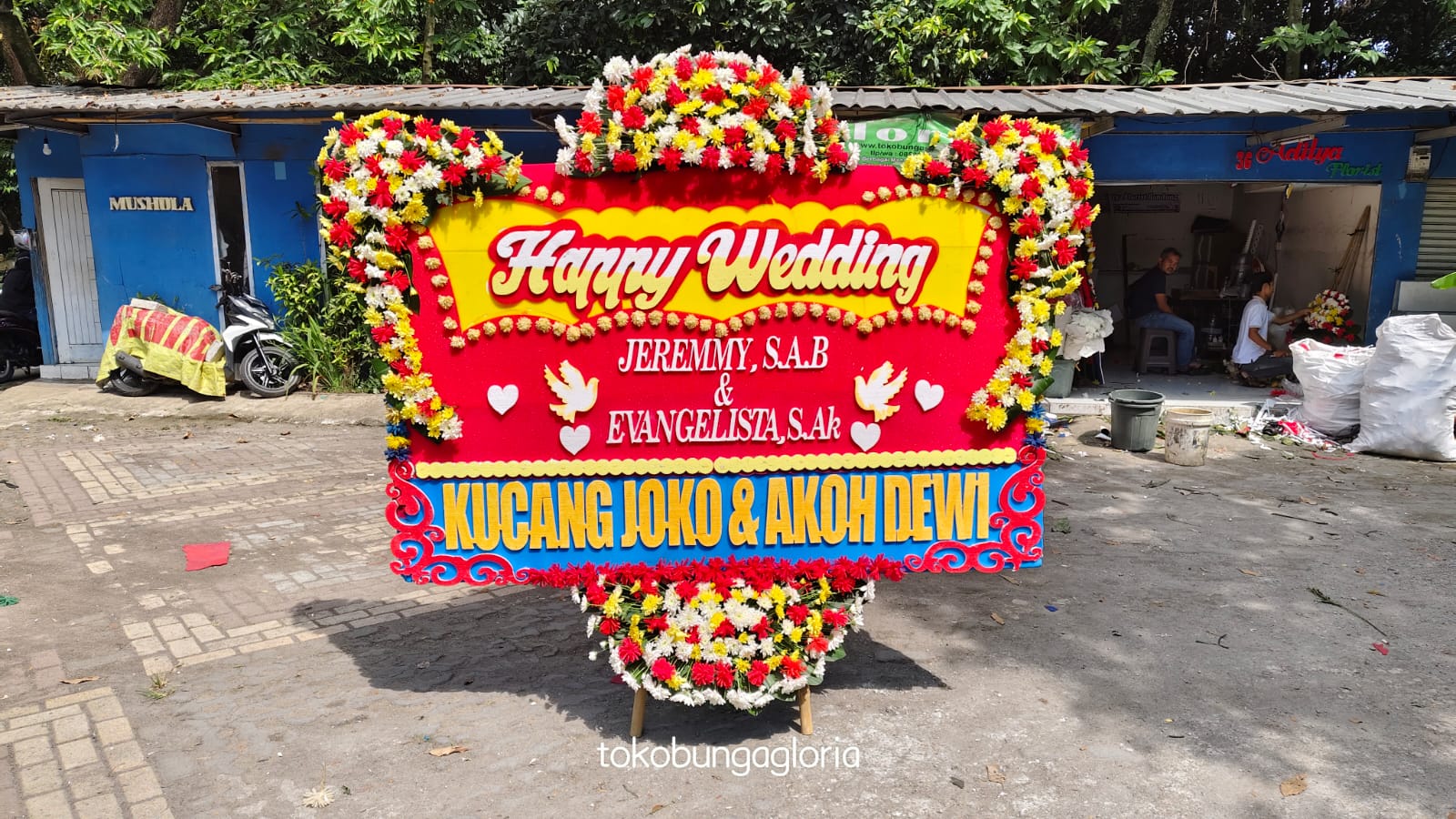 Bunga papan Happy Wedding HW2